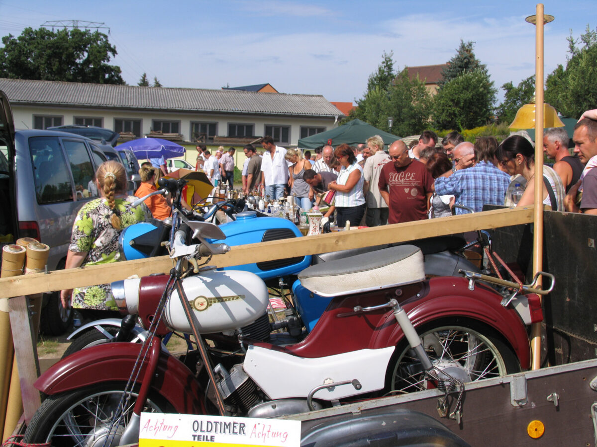 Lausitzer Antikmarkt im Rahmen Insel Classic Oldtimerwelten